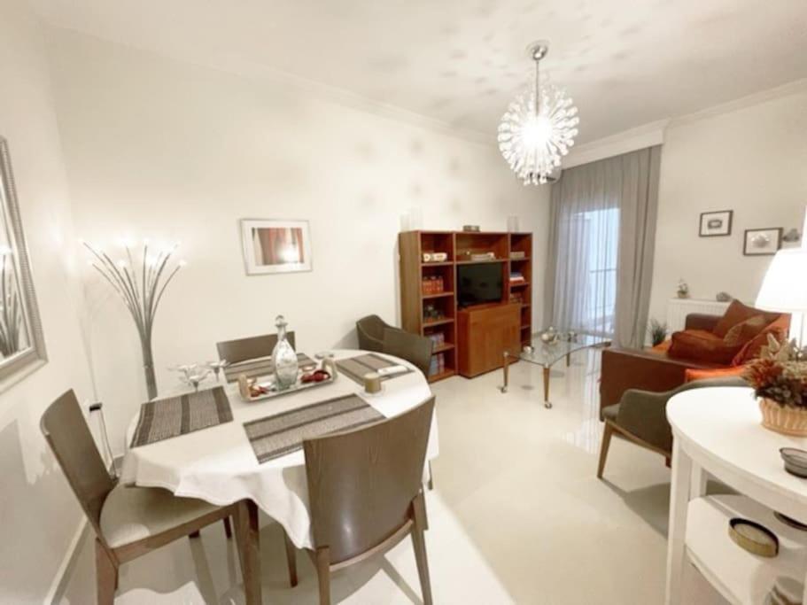 Crimson Suite: 1-Bedroom Apartment In Thessalonique Extérieur photo